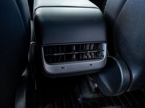 Used 2022 Tesla Model Y Long Range image 50