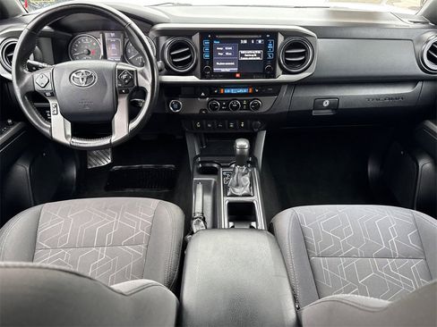 Used 2017 Toyota Tacoma TRD Off-Road image 19