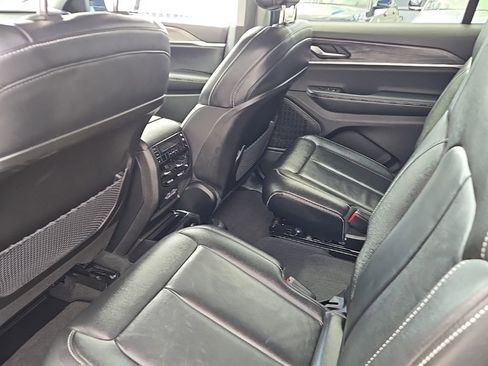 Certified 2023 Jeep Grand Cherokee L Limited w/ Black Appearance Package AWD/4WD image 15