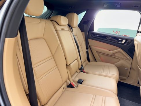 Certified 2022 Porsche Cayenne AWD/4WD image 29