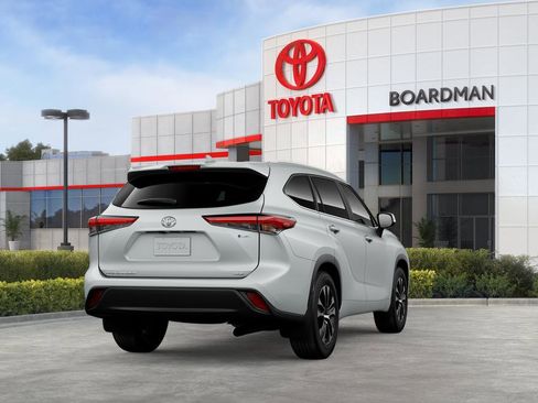 New 2026 Toyota Highlander XLE image 11
