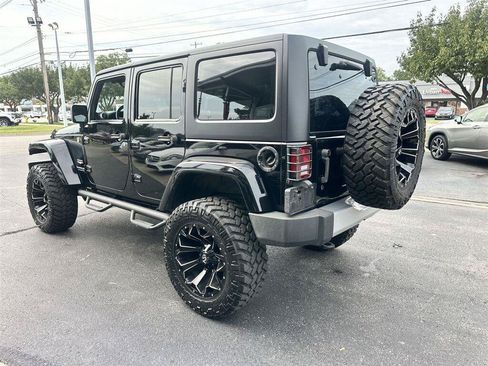 Used 2015 Jeep Wrangler Unlimited Sahara w/ Connectivity Group AWD/4WD image 9