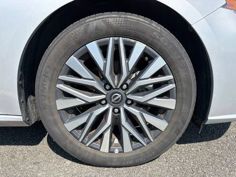 Used 2024 Nissan Altima 2.5 SV FWD image 6