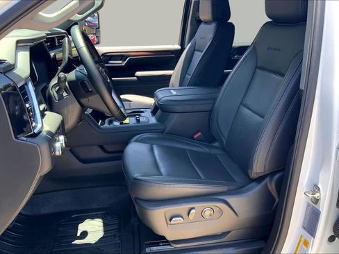 Used 2025 GMC Sierra 2500 Denali w/ Denali Reserve Package AWD/4WD image 8