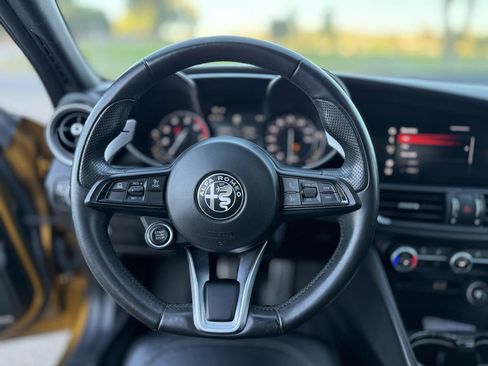 Used 2023 Alfa Romeo Giulia Veloce image 17