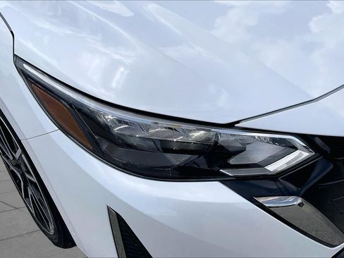 Used 2025 Nissan Sentra SR w/ SR Premium Package FWD image 28