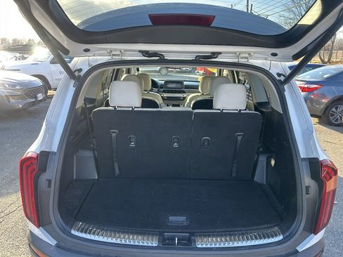 Used 2020 Kia Telluride SX w/ SX Prestige Package image 9