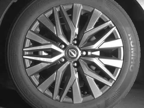 Used 2025 Nissan Altima 2.5 SV FWD image 12
