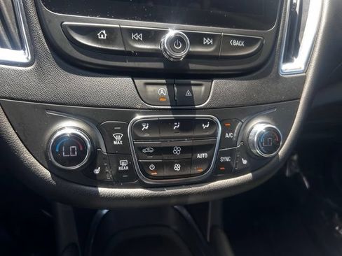 Used 2020 Chevrolet Malibu LT w/ Leather Package FWD image 30