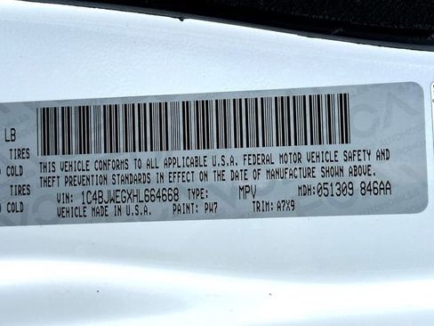 Used 2017 Jeep Wrangler Unlimited Sahara w/ Connectivity Group image 31