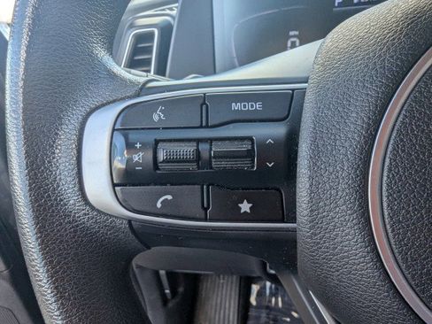 Used 2023 Kia Sportage LX image 11