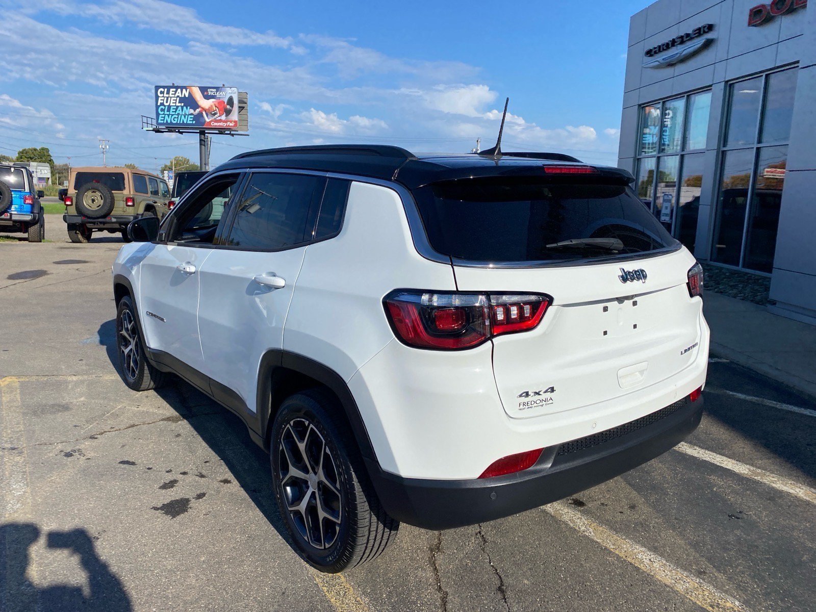 Used 2024 Jeep Compass Limited w/ Sun and Sound Group AWD/4WD image 3