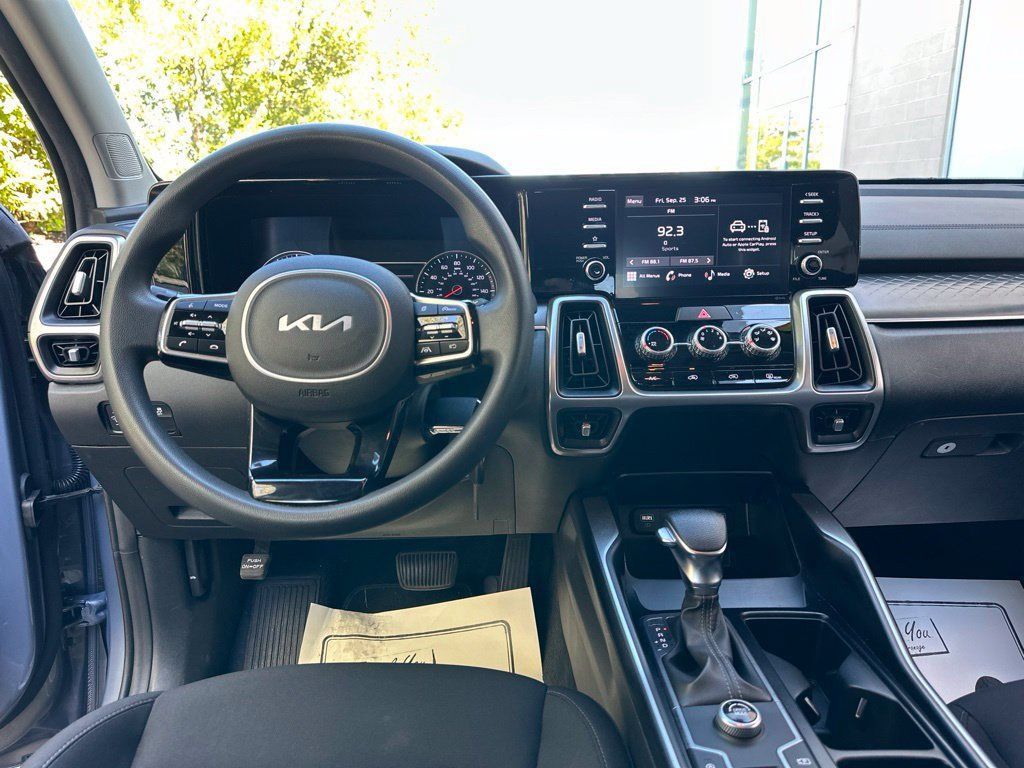 Used 2022 Kia Sorento LX FWD image 39