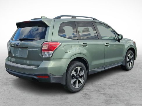 Used 2018 Subaru Forester 2.5i Premium w/ All-Weather Package image 5