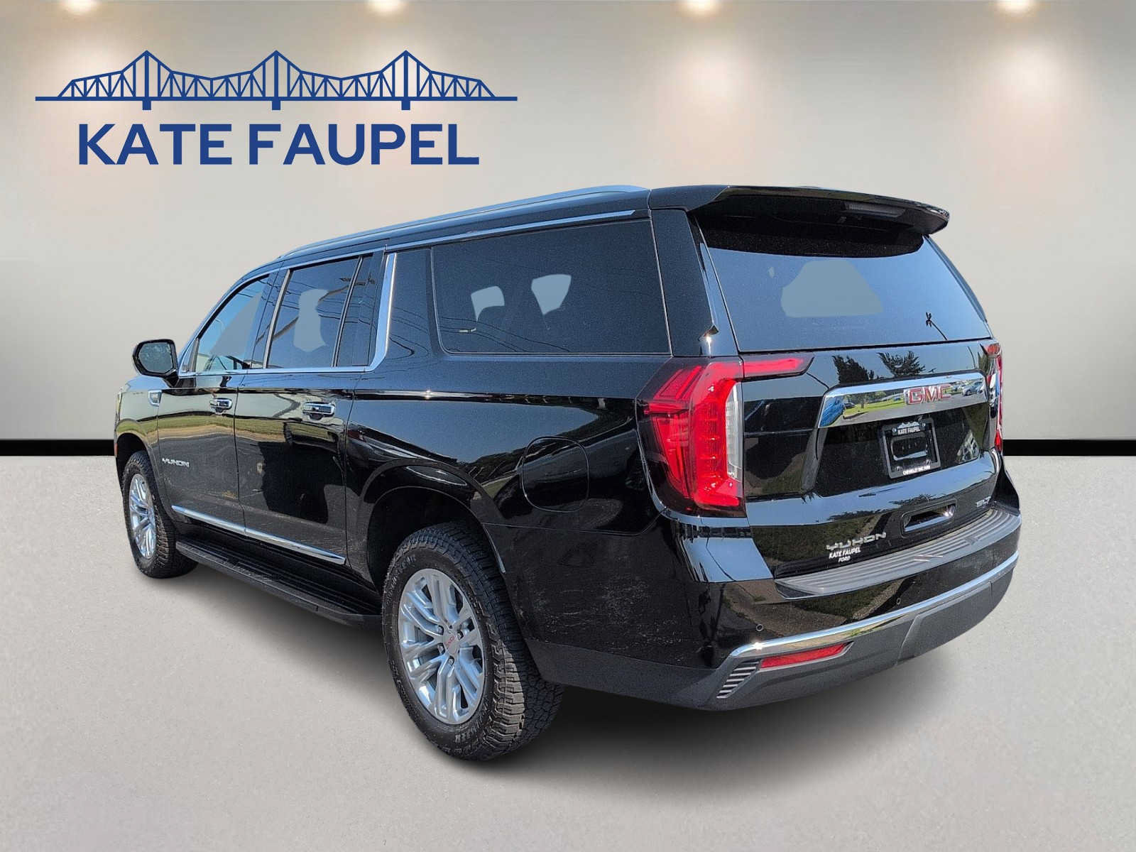 Used 2023 GMC Yukon XL SLT AWD/4WD image 5