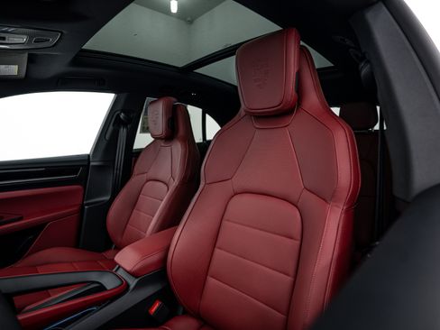 New 2025 Porsche Macan 4S Electric image 20