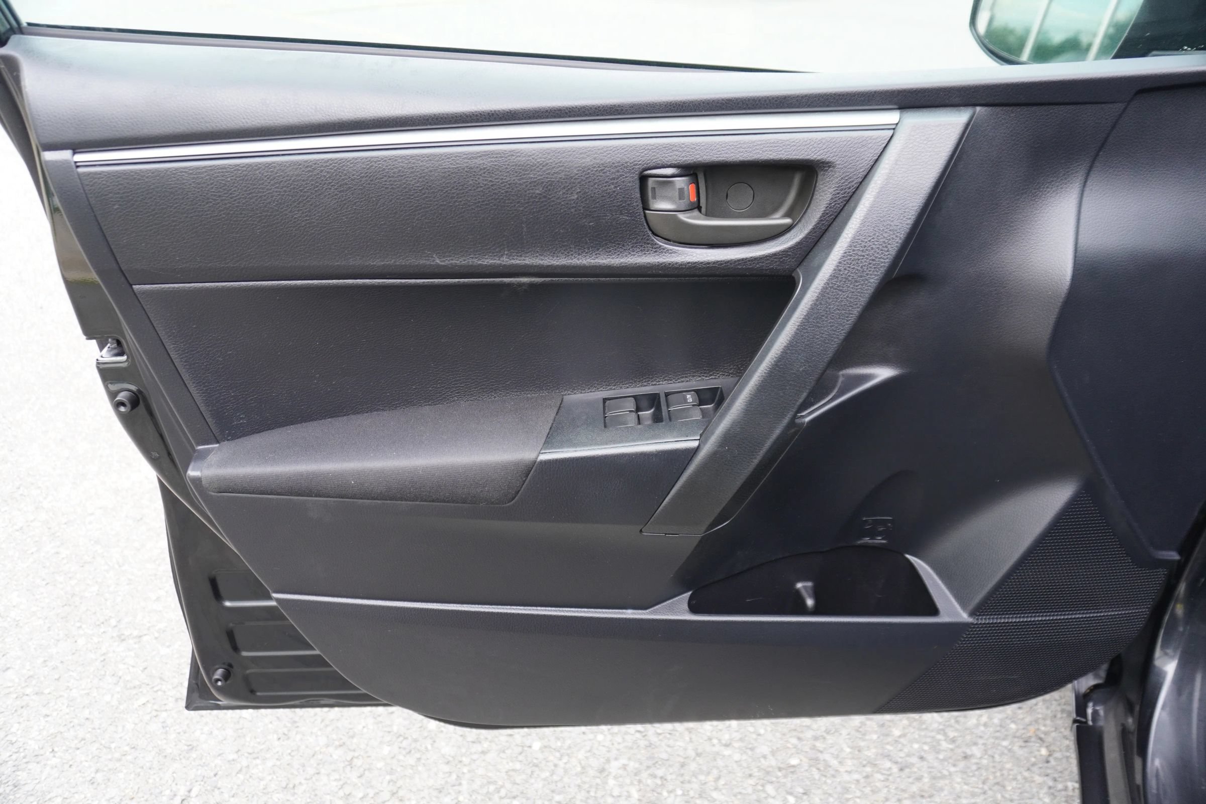 Used 2014 Toyota Corolla L FWD image 13