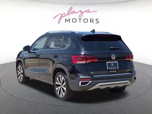 Used 2022 Volkswagen Taos SE w/ Panoramic Sunroof Package FWD image 7