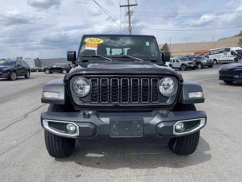 Used 2024 Jeep Gladiator Sport AWD/4WD image 5