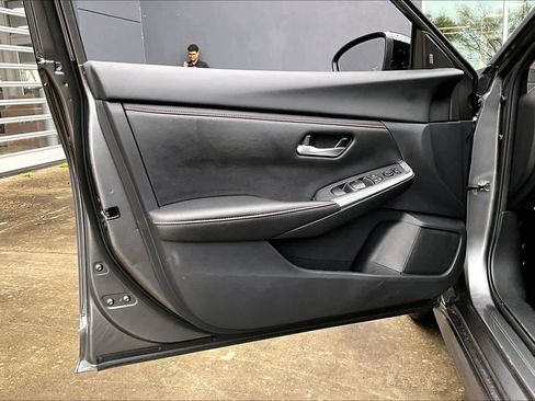 Certified 2025 Nissan Sentra SR image 21