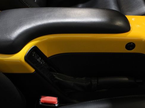 Used 2003 Chevrolet SSR w/ Preferred Equipment Group image 38