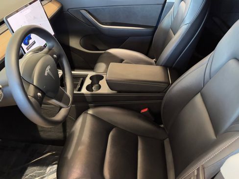 Used 2021 Tesla Model Y Long Range image 19