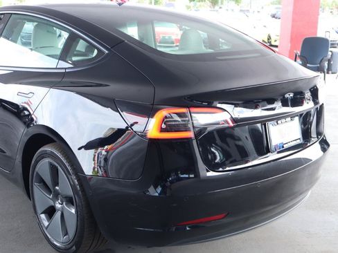 Used 2022 Tesla Model 3 RWD image 9