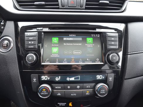 Used 2019 Nissan Rogue SV w/ Sun & Sound Touring Package image 10