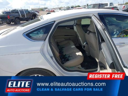 Used 2018 Ford Fusion SE w/ Fusion SE Technology Package image 16