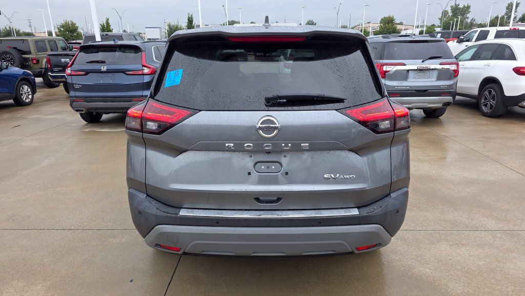 Used 2021 Nissan Rogue SV AWD/4WD image 4