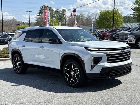 New 2026 Chevrolet Traverse High Country w/ LPO, Floor Liner Package AWD/4WD image 2