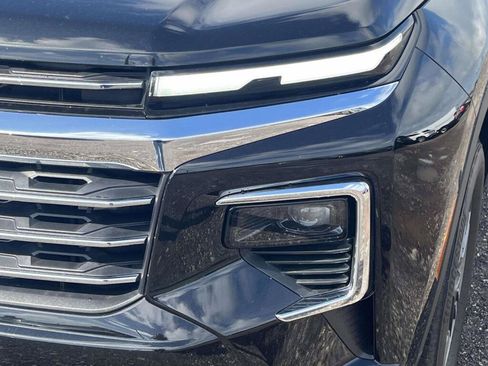 Used 2025 Chevrolet Traverse LT FWD image 13