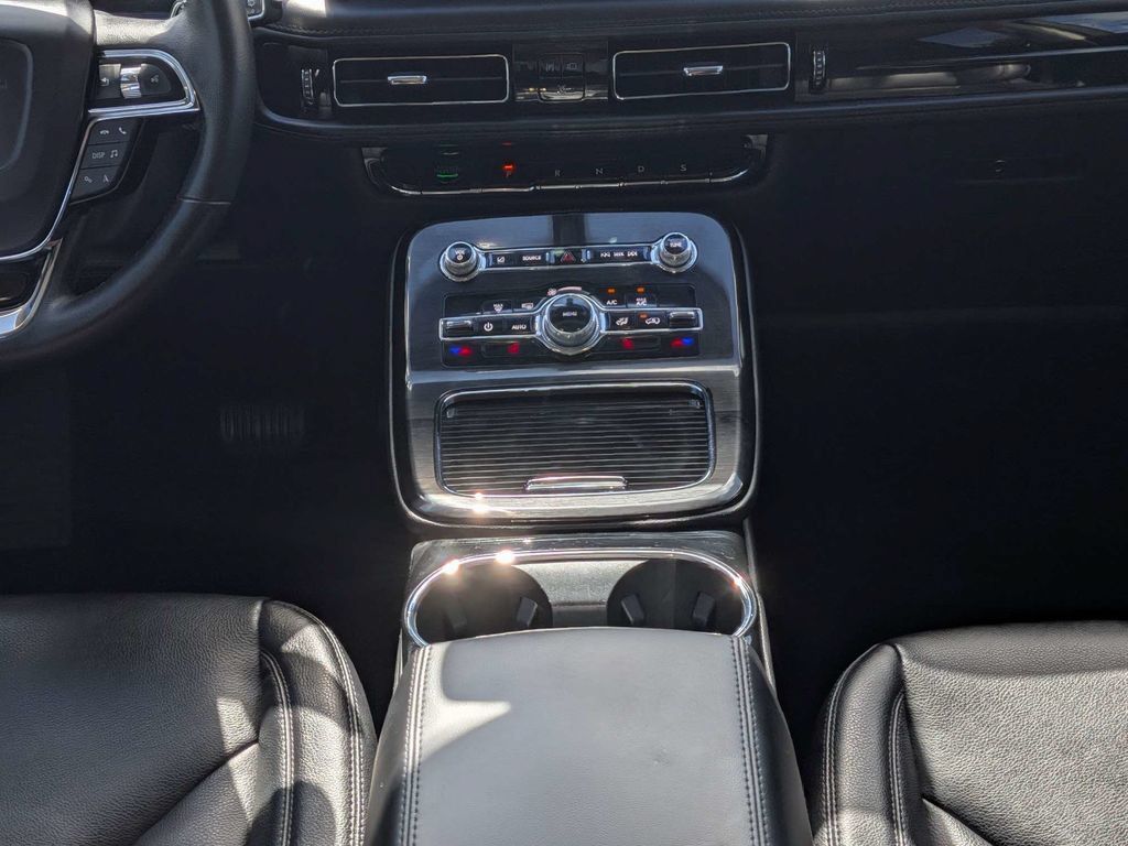 Used 2023 Lincoln Nautilus AWD w/ Premium Package image 18