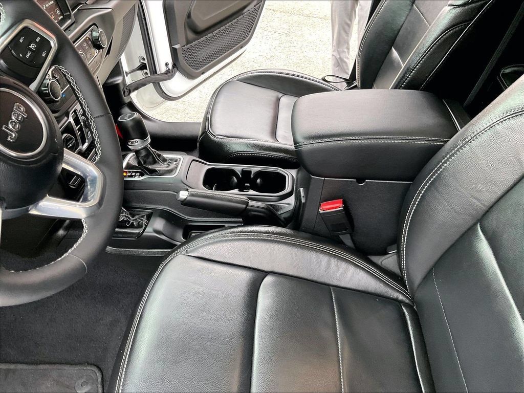 Used 2023 Jeep Wrangler Unlimited Sahara w/ Cold Weather Group AWD/4WD image 20