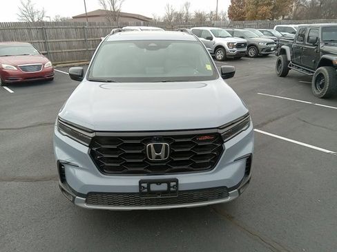 Used 2024 Honda Pilot TrailSport image 2