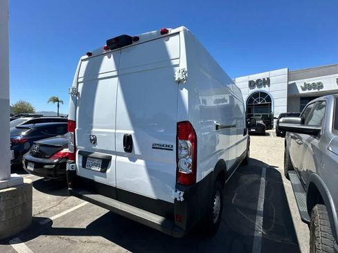 Used 2025 RAM ProMaster 2500 w/ Convenience Group FWD image 4