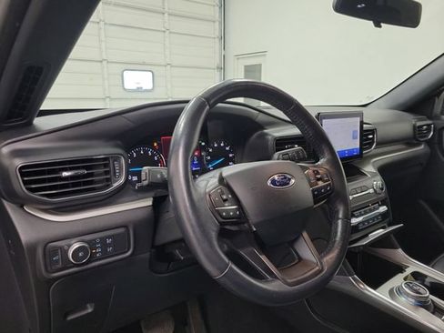 Used 2020 Ford Explorer XLT w/ Equipment Group 202A AWD/4WD image 23