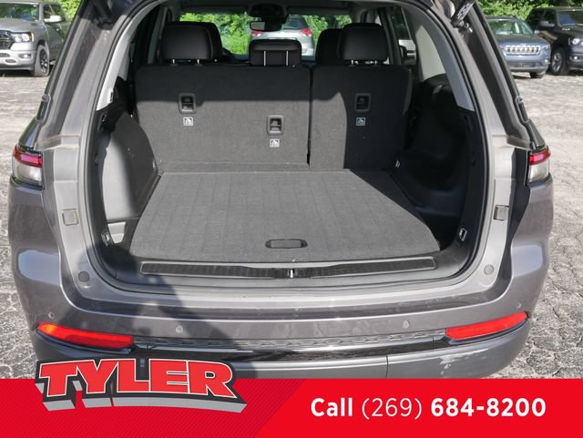 Certified 2024 Jeep Grand Cherokee Limited w/ Black Appearance Package AWD/4WD image 16
