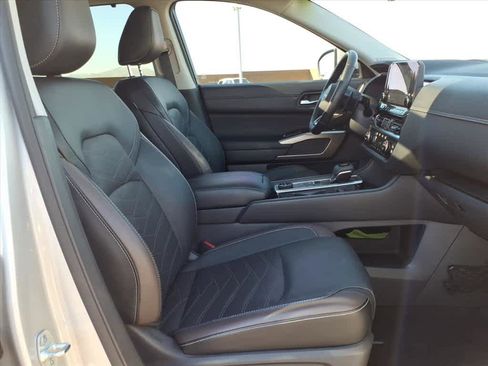Used 2023 Nissan Pathfinder Platinum w/ Lighting Package (N93) image 17