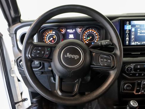 Used 2025 Jeep Gladiator Sport AWD/4WD image 21
