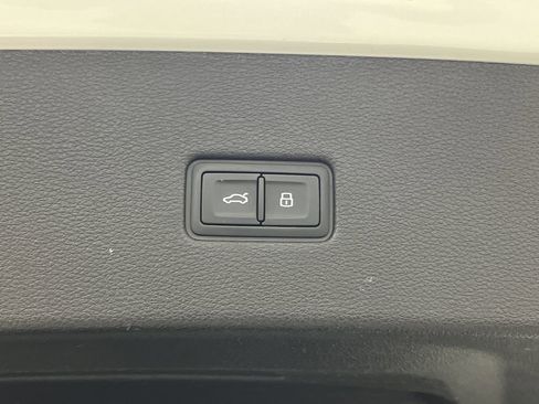 Used 2022 Audi SQ8 Prestige w/ Prestige Package image 16