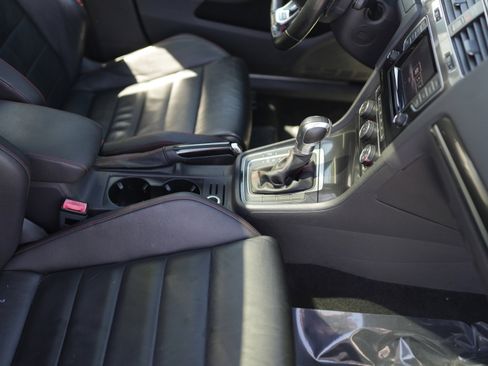 Used 2015 Volkswagen GTI SE w/ Lighting Package (SEL) FWD image 17