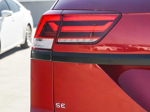 Used 2020 Volkswagen Atlas Cross Sport SE w/ Panoramic Sunroof Package image 11