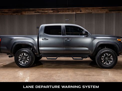 Used 2019 Toyota Tacoma TRD Off-Road image 10