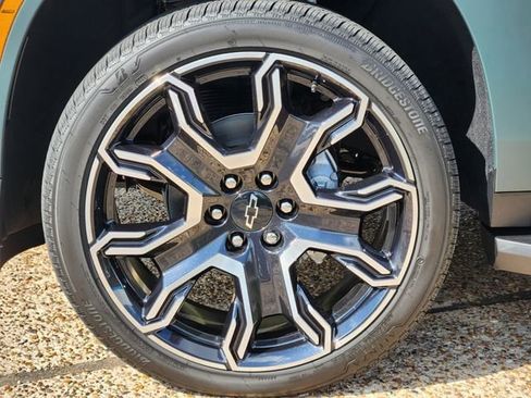 New 2026 Chevrolet Suburban RST w/ RST Capability Package AWD/4WD image 8
