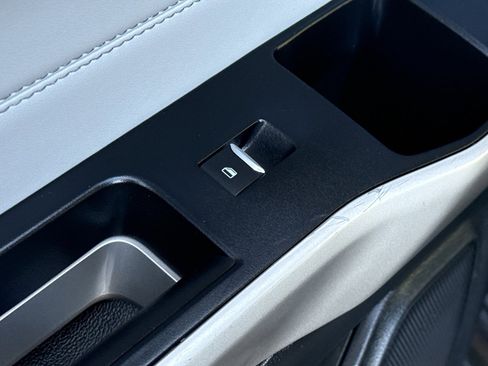 Used 2021 Ford Explorer XLT w/ Equipment Group 202A image 30