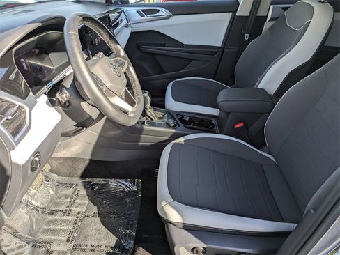 Used 2025 Volkswagen Taos SE image 23