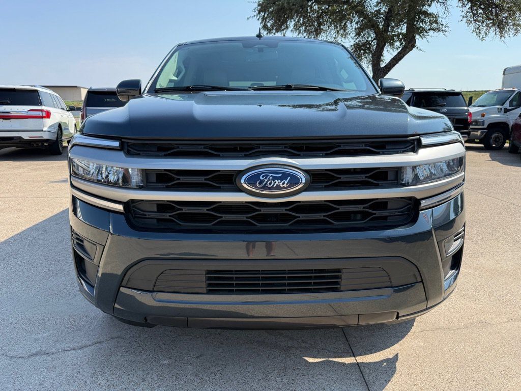 Used 2024 Ford Expedition Max XLT RWD image 2