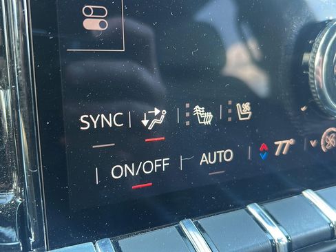 Used 2025 GMC Yukon XL Denali AWD/4WD image 35