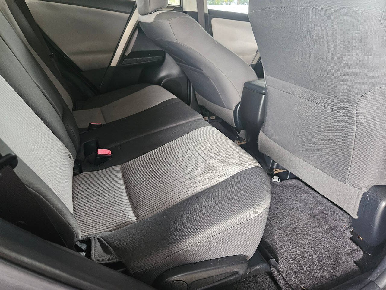 Used 2014 Toyota RAV4 LE FWD image 18